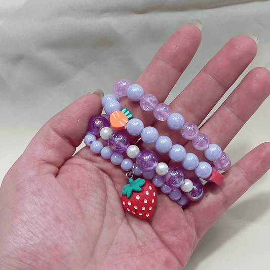 Pulseira de Miçanga com Morango - Cor Lilás
